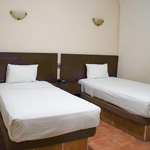 Habitación Estándar con 2 Camas Individuales